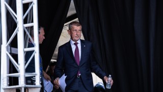 Бившият чешки премиер Бабиш бе ударен на митинг