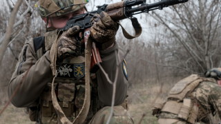 Украинските военни продължават да провеждат настъпателни операции и напредват в