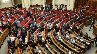 Депутатите в украинската Върховна рада одобриха указа на президента Петро