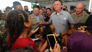 Сенатори искат обвинения за Болсонару заради COVID кризата