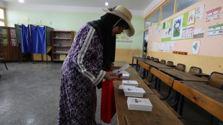 Алжирците гласуваха в събота на избори на които подкрепяният от