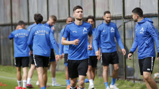 Представителният отбор на ПФК Левски днес продължи с тренировъчните занимания