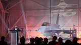 България получи първия самолет F-16