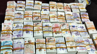 Митнически служители откриха 225 000 британски и шотландски лири при
