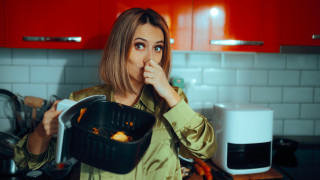Как да почистим еър фрайъра лесно с оцет