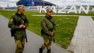 Представители на специалните части охраняваха днес стадиона в Казан забелязаха