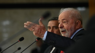 Левият президент на Бразилия Лула да Силва в четвъртък заминава на