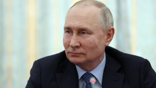 Руският президент Владимир Путин заяви че руски военен кораб охраняващ