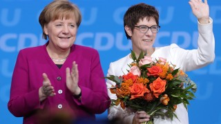 Партията на Меркел подкрепи голяма коалиция със социалдемократите