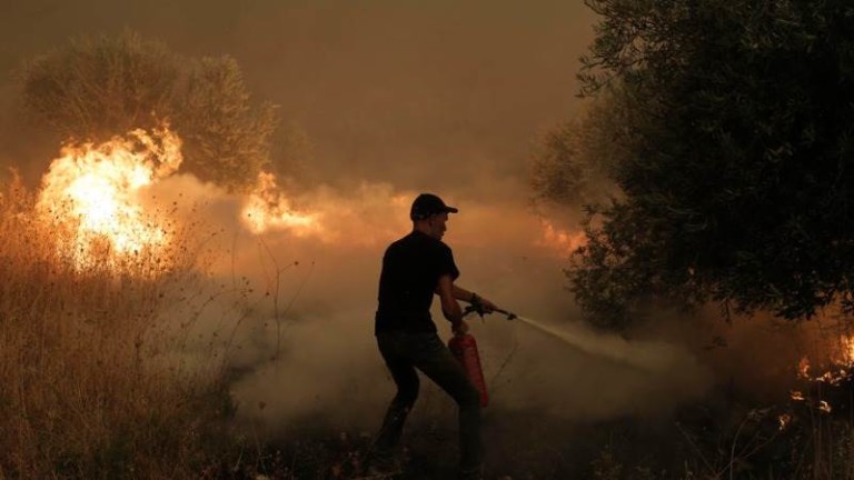 ЕС изпраща помощ на Гърция за борба с горските пожари