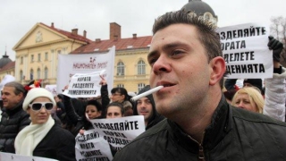 Ако пушенето е вредно, защо държавата не забрани продажбата на цигари?