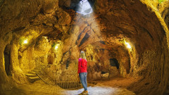 Когато един човек събори стената на мазето си, за да открие 2000-годишен подземен град