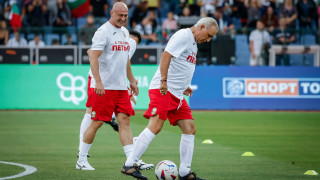 Христо Стоичков поздрави всичките си фенове на своята страница във