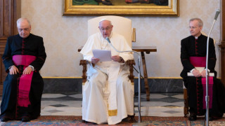 Папата: Богатите не могат да имат приоритет за ваксина, бедните се нуждаят от помощ