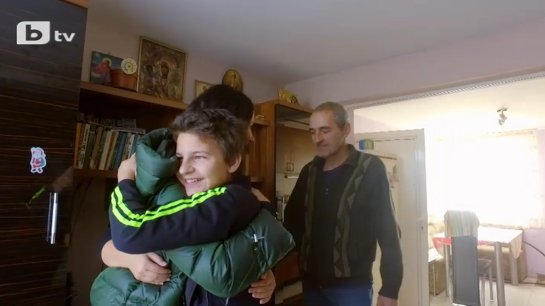 Самотен баща сбъдва мечтата си за нормален дом