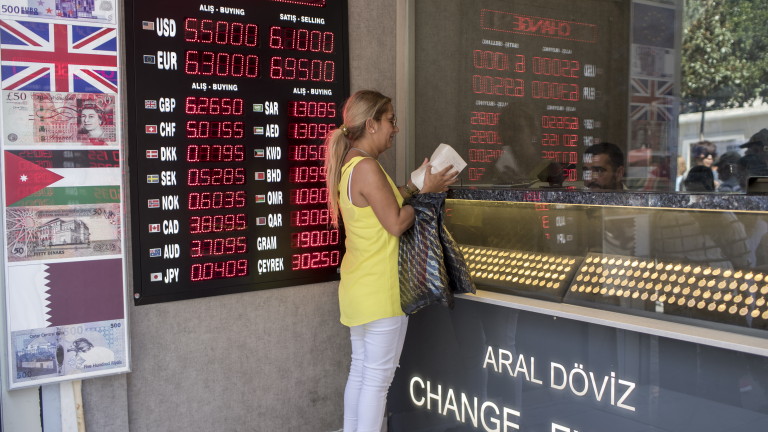 Турската лира продължава да се обезценява. За три дни лирата