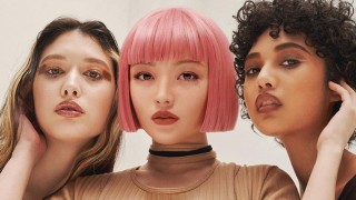 Горната снимка е част от фотосесия на японското издание на