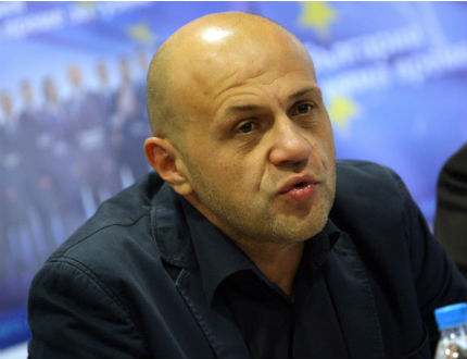 2015-а няма да е нулева по отношение на еврофондовете, уверен Дончев 