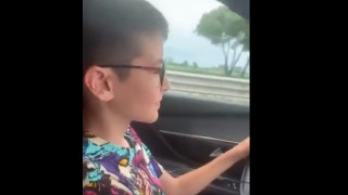 Отново случай на дете седнало зад волана на автомобил 11 годишно момче