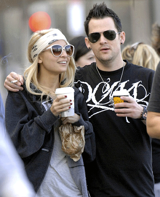 Никол Ричи се жени, Парис не е поканена