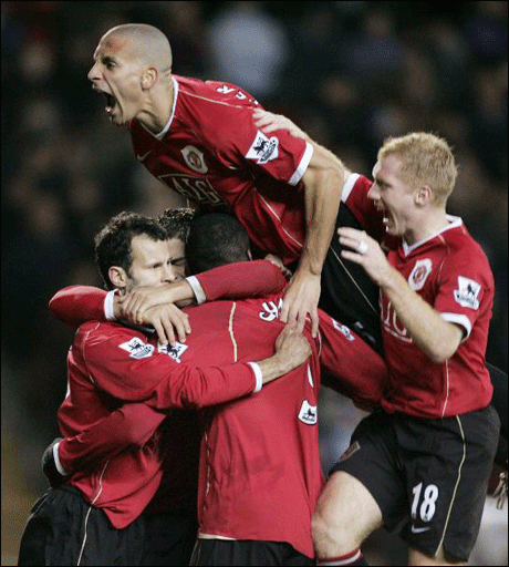 Спартак (Вн) полива мача с Манчестър