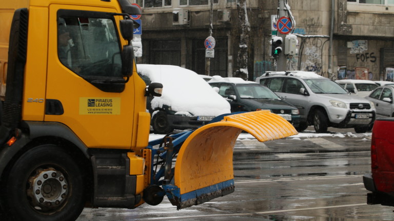 Започна обработка на пътищата в столицата срещу заледяване 