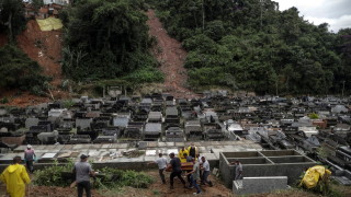 Болсонару: Петрополис е като бойно поле след наводненията