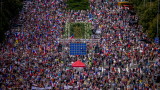  Хиляди чехи стачкуваха против бедността, НАТО и поддръжка за Украйна 