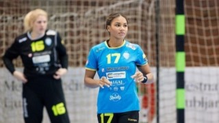 Българската хандбалистка Елизабет Оморегие получава заплата от 7 500 евро в