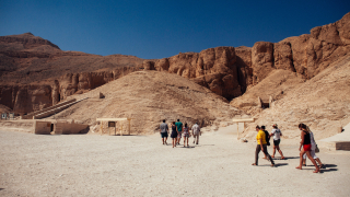 В южната част на Египет учени откриха саркофази с човешки