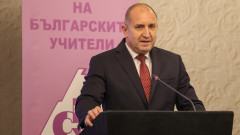 Румен Радев призова МОН да разтовари учителите от бюрокрацията