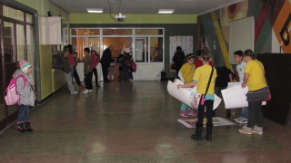 Настоящата учебна година няма да бъде удължавана Това заяви образователният