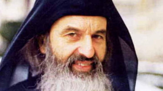 Мощи на Св. Силуан Атонски носят в Гигинския манастир