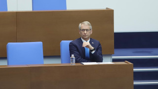 В програмата на Народното събрание беше включена оставката на кабинета