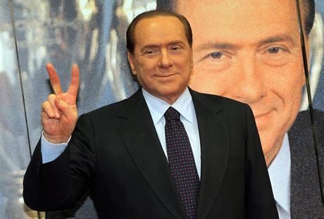 Берлускони се преби в градината си