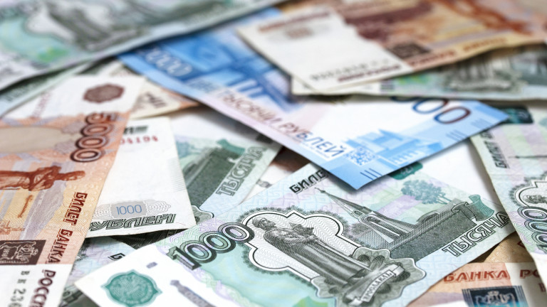Русия започва да тества цифрова рубла през август?