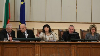 Третият кабинет на Бойко Борисов оцеля при втория вот на
