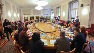 Бюджетна комисия замрази размера на майчинството през втората година