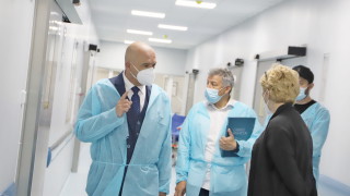 Във Военномедицинската академия беше тържествено осветен операционен блок на световно