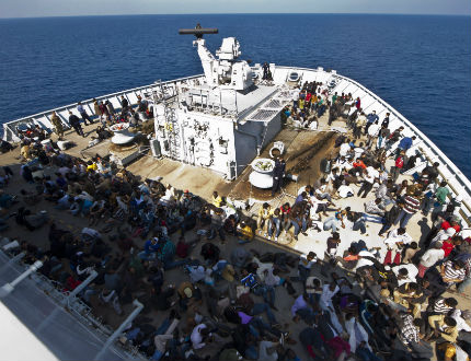 Кораби на Норвегия и Дания спасиха 1000 имигранти за 24 часа