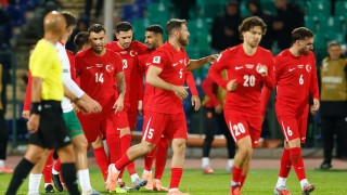 Турция най вероятно ще бъде без защитника на Бешикташ Емирхан Топчу