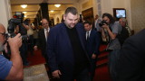 Пеевски е на работа втори ден, охранява го НСО