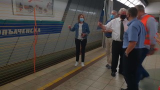 Вече са готови и автоматичните предпазни врати на метростанция Опълченска