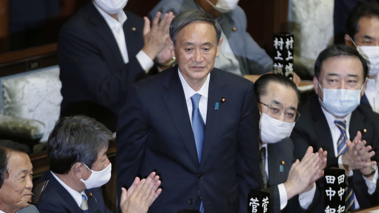 Новият японски премиер е Йошихиде Суга, преди да получи официално