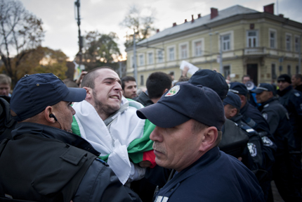 Протестът погна и депутати от ГЕРБ