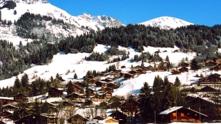 Швейцарски ски курорт въведе собствена валута, за да спаси икономиката си 