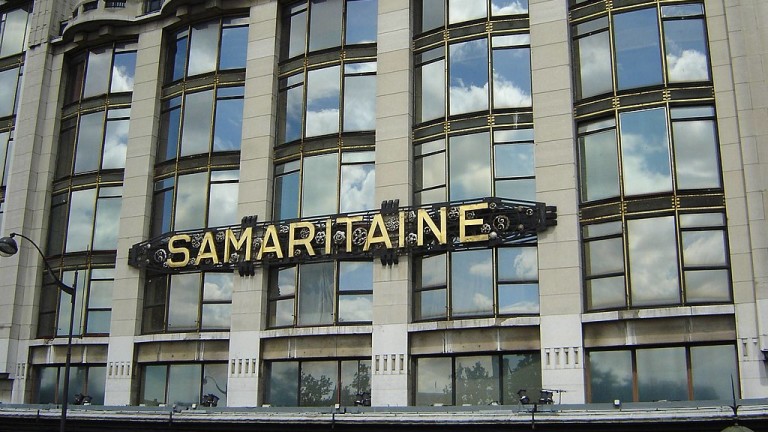 La Samaritaine е голям универсален магазин, разположен на брега на