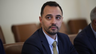 Министърът на икономиката и индустрията Богдан Богданов свали доверие и
