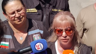 Прокурори и следователи работят по всички версии за изгорелите складове