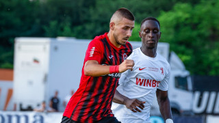 Локомотив София очаква положителен отговор от бившия си капитан Красимир